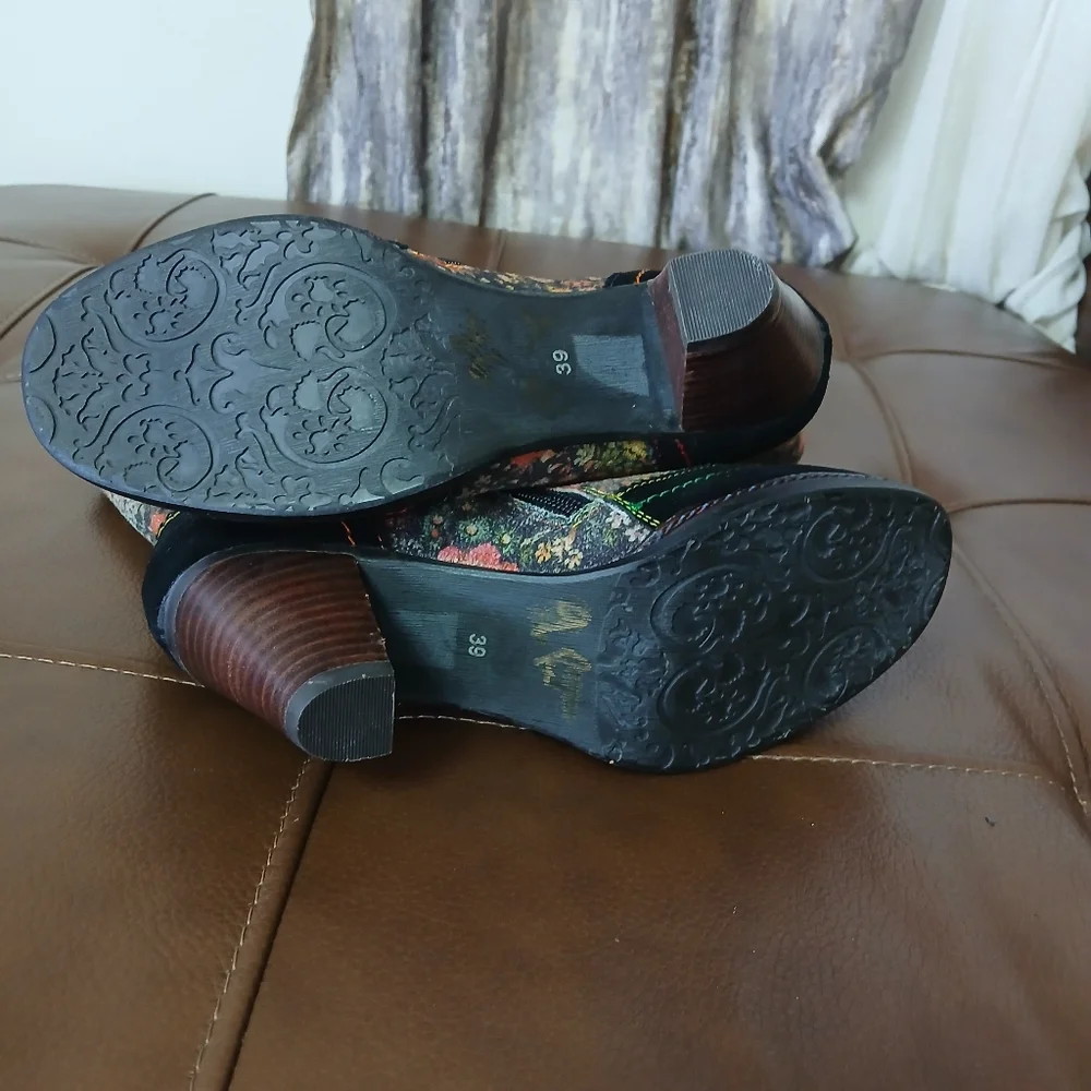 L'Artiste by Spring‎ Step FLORAL BOOTIES
